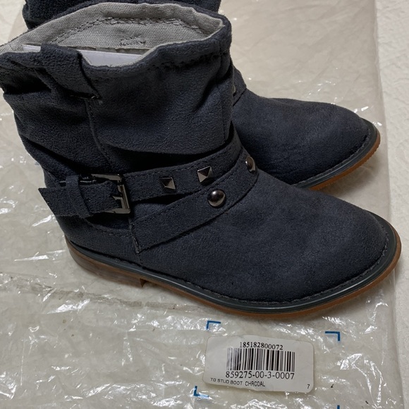 7US Faux Suede Boots by Old Navy - Picture 13 of 15